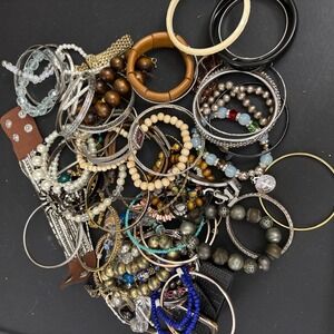 2 lb Box of Assorted Bracelets Resell Gift BRAC6